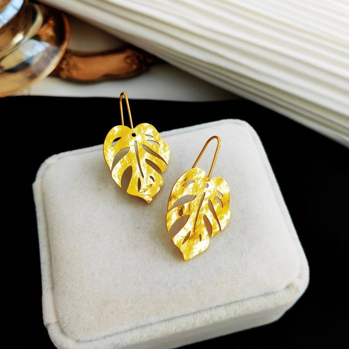 Personalized leaf-shaped earrings