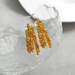 fashionable design earrings and earrings