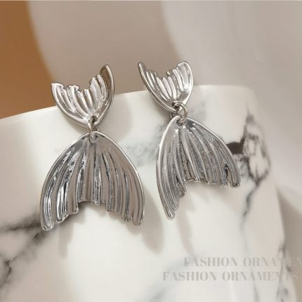 Creative metal fishtail shape earrings