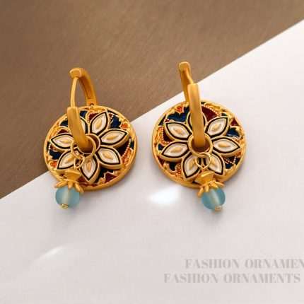 Original medieval-style niche contrasting color earrings